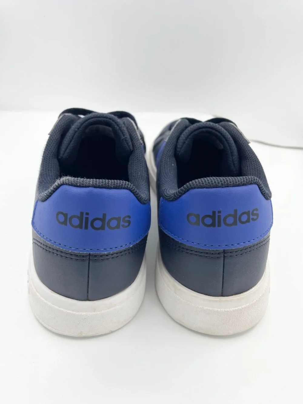Adidas Grand Court blue lace-up unisex sneakers Size 6